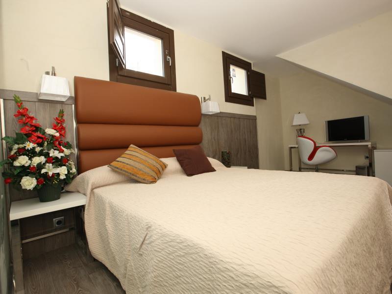 Evenia Alcala Boutique Hotel Alcala de Henares Exterior photo