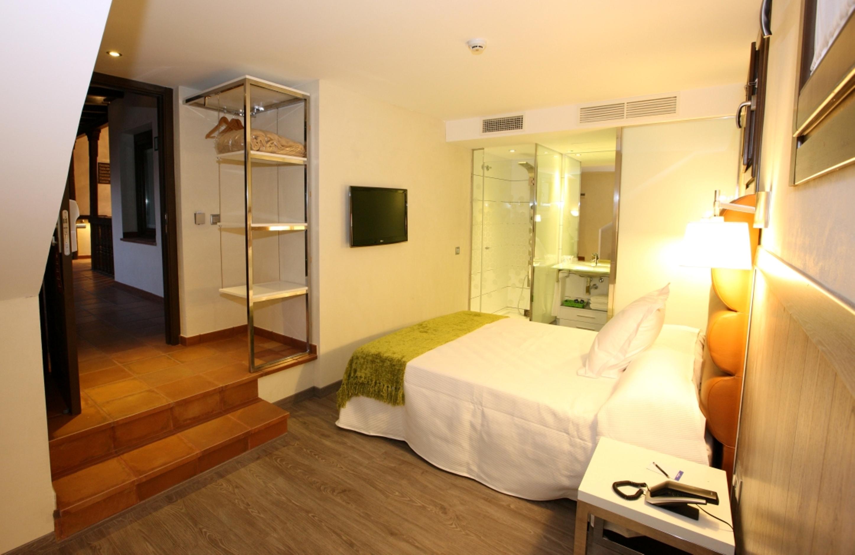 Evenia Alcala Boutique Hotel Alcala de Henares Exterior photo