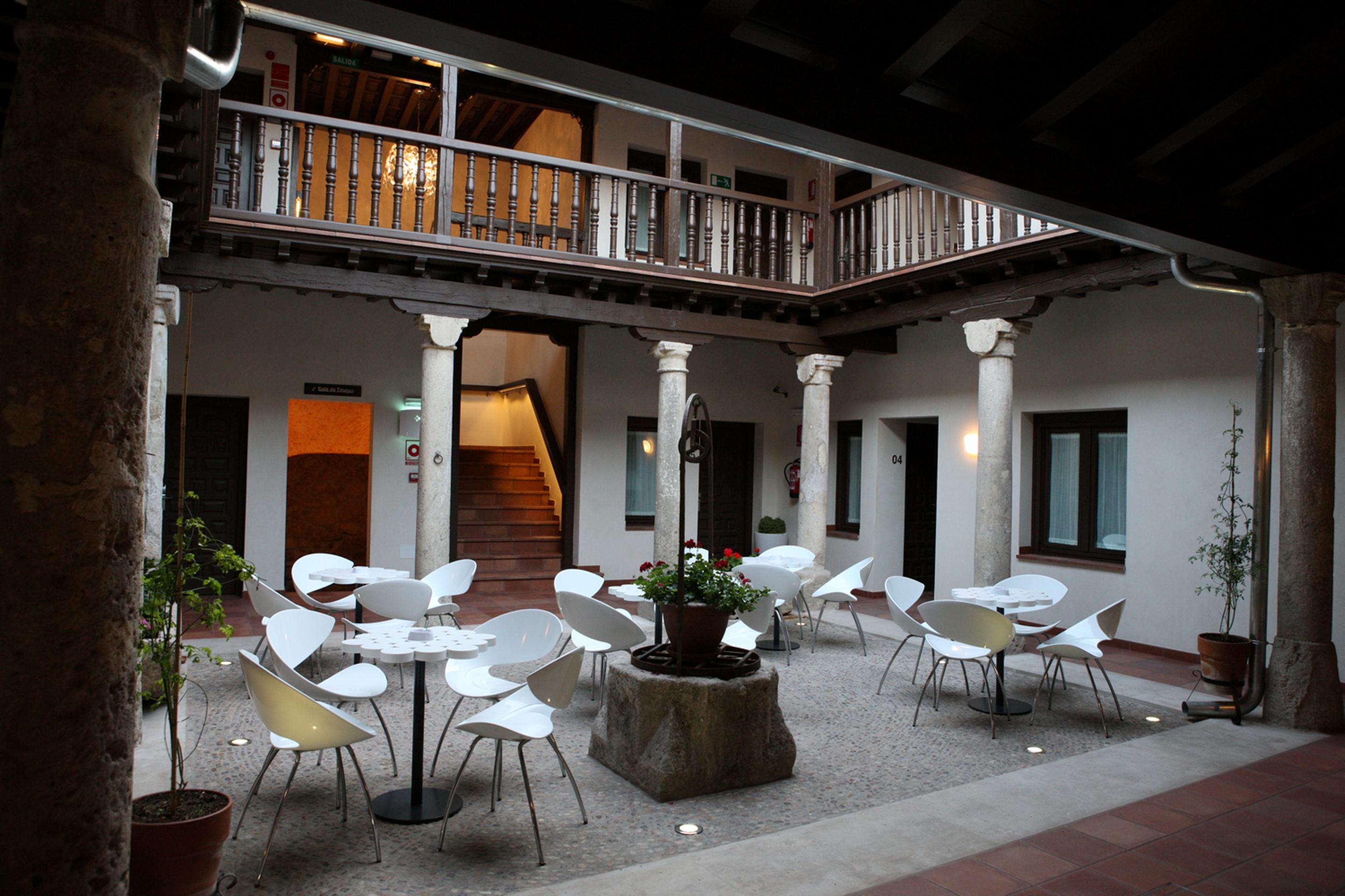 Evenia Alcala Boutique Hotel Alcala de Henares Exterior photo