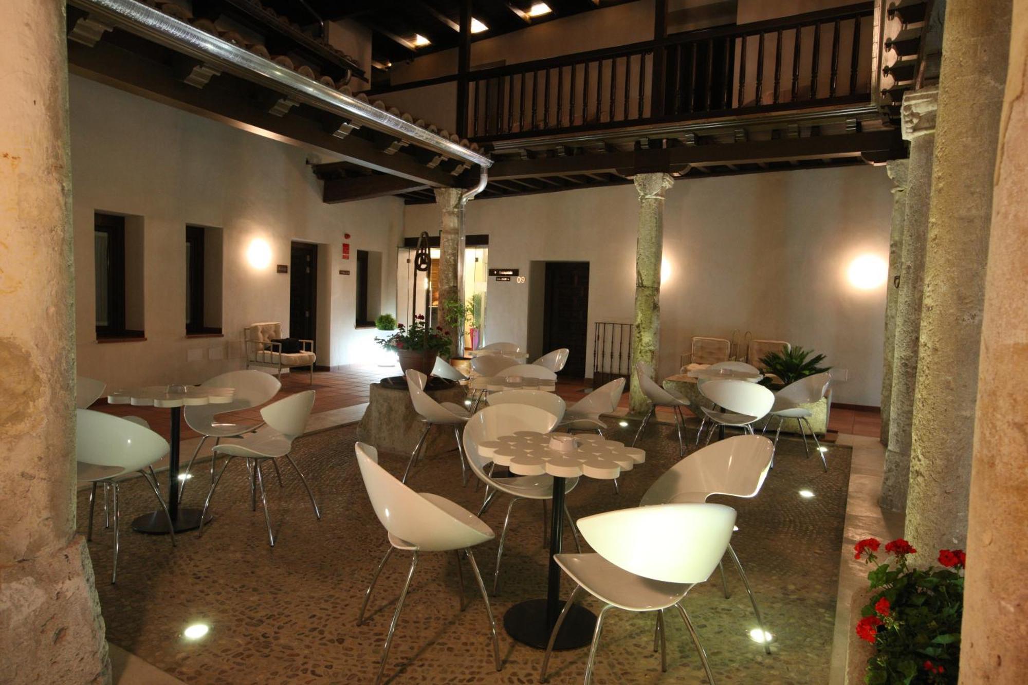 Evenia Alcala Boutique Hotel Alcala de Henares Exterior photo