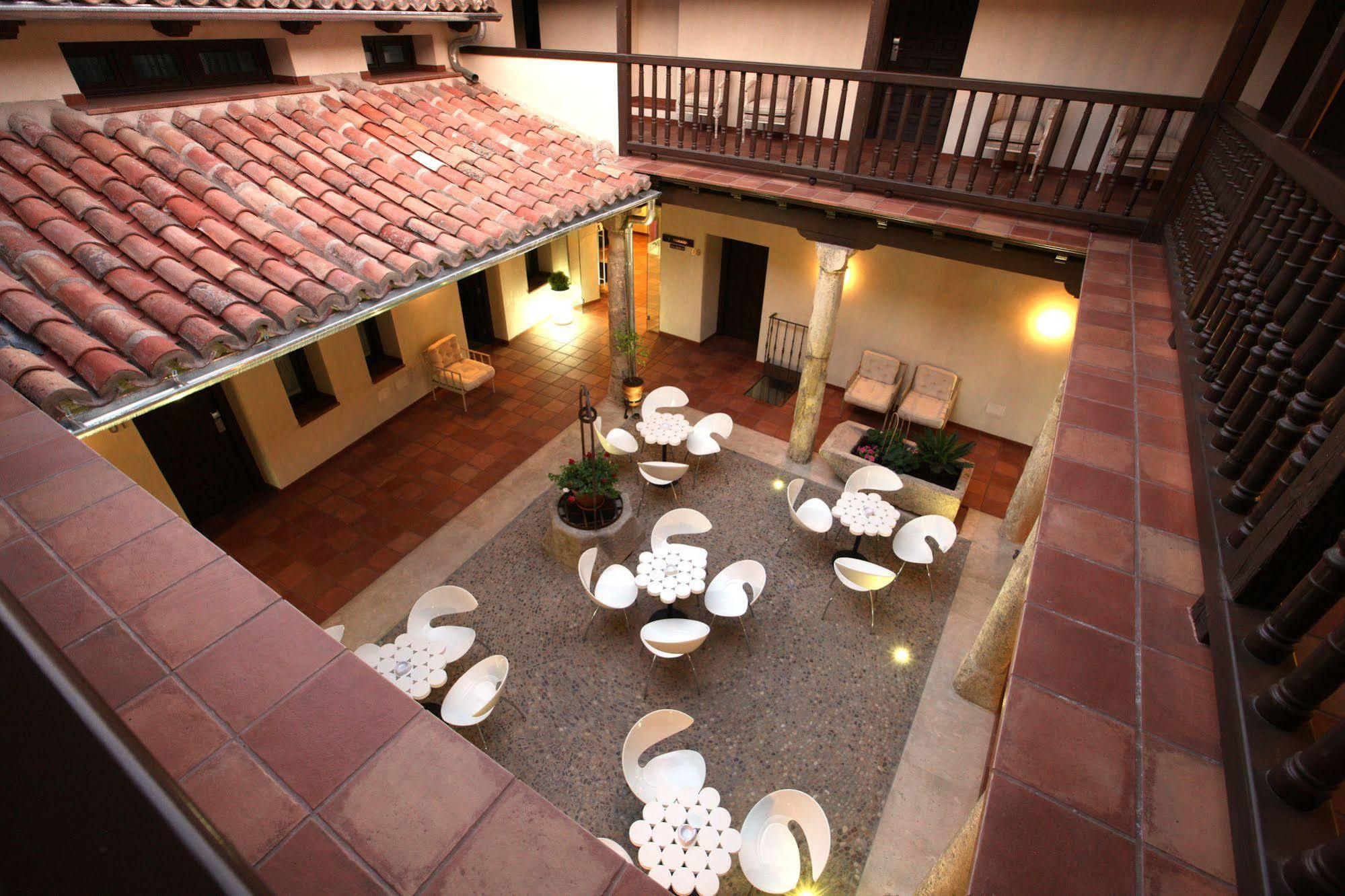 Evenia Alcala Boutique Hotel Alcala de Henares Exterior photo
