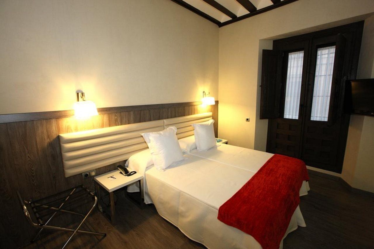Evenia Alcala Boutique Hotel Alcala de Henares Exterior photo