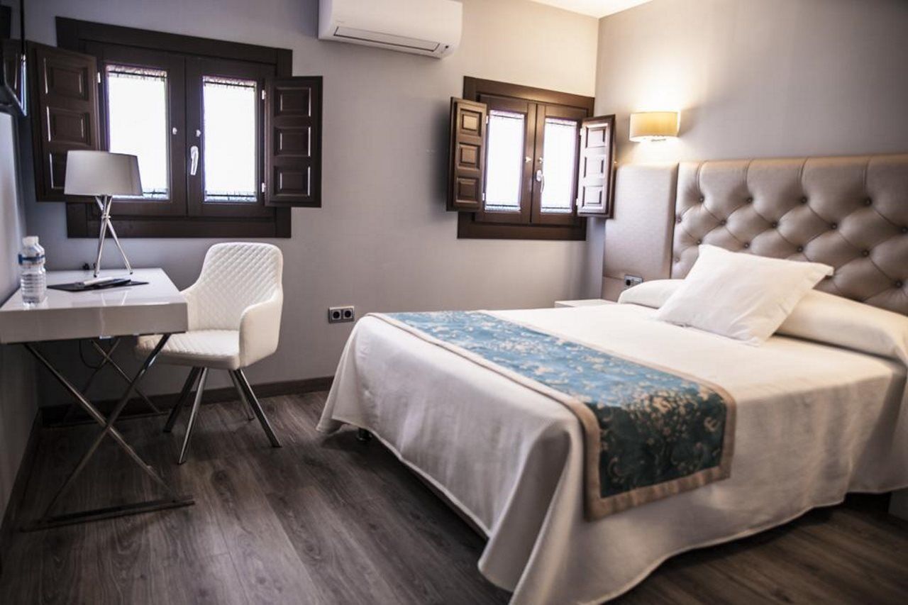 Evenia Alcala Boutique Hotel Alcala de Henares Exterior photo